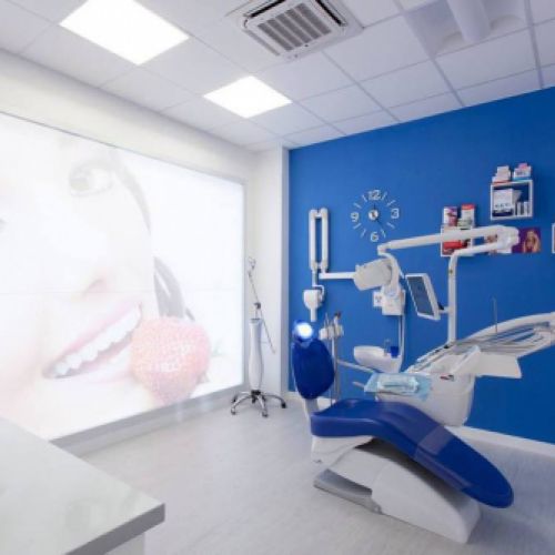 Sala en la clínica dental Busto Gómez en Gijón