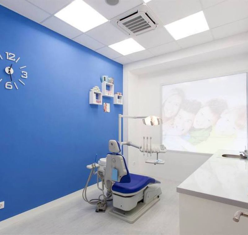 Interior de la clínica dental Busto Gómez en Gijón