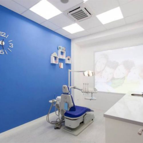 Interior de la clínica dental Busto Gómez en Gijón